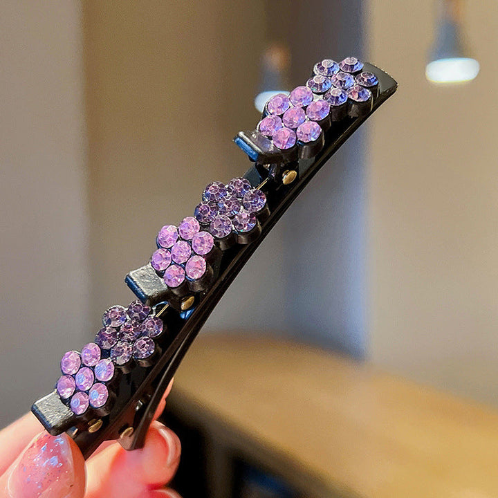 "Elegant damhårnål med strassblomma, handgjord i glittrande strass och harts, finns i rosa, lila, brun och grå."