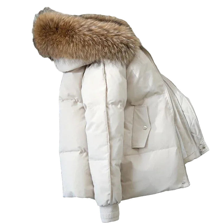 Elegant damhuva med luxuriös fuskpäls, perfekt för kvinnors vintermode och varma utekläder.