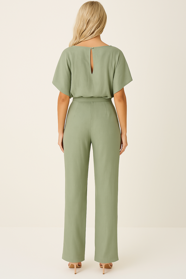 Bekväm minimalistisk jumpsuit med korta ärmar. Lös passform & vida ben för stil.
