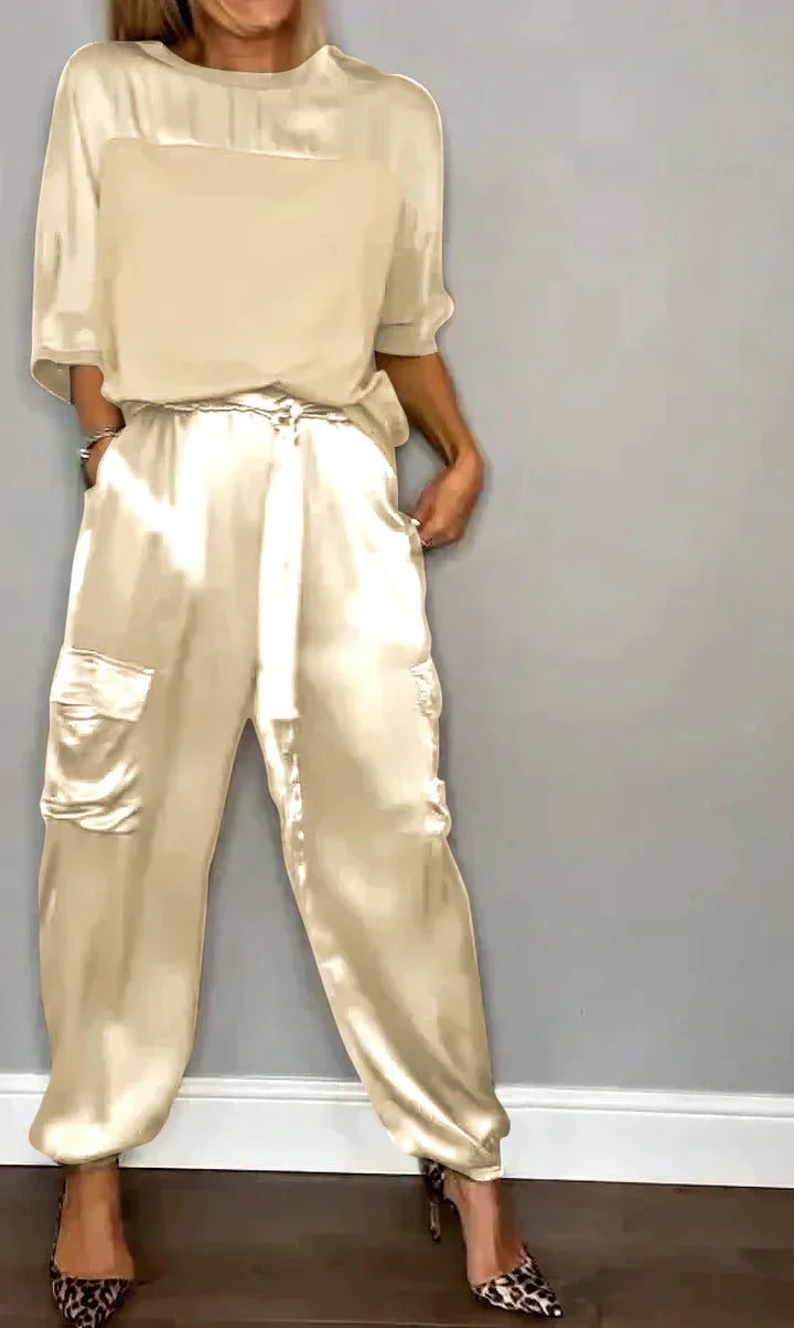 Tidlös damjumpsuit, elegant modeval för fest, högtid och stilfulla evenemang.