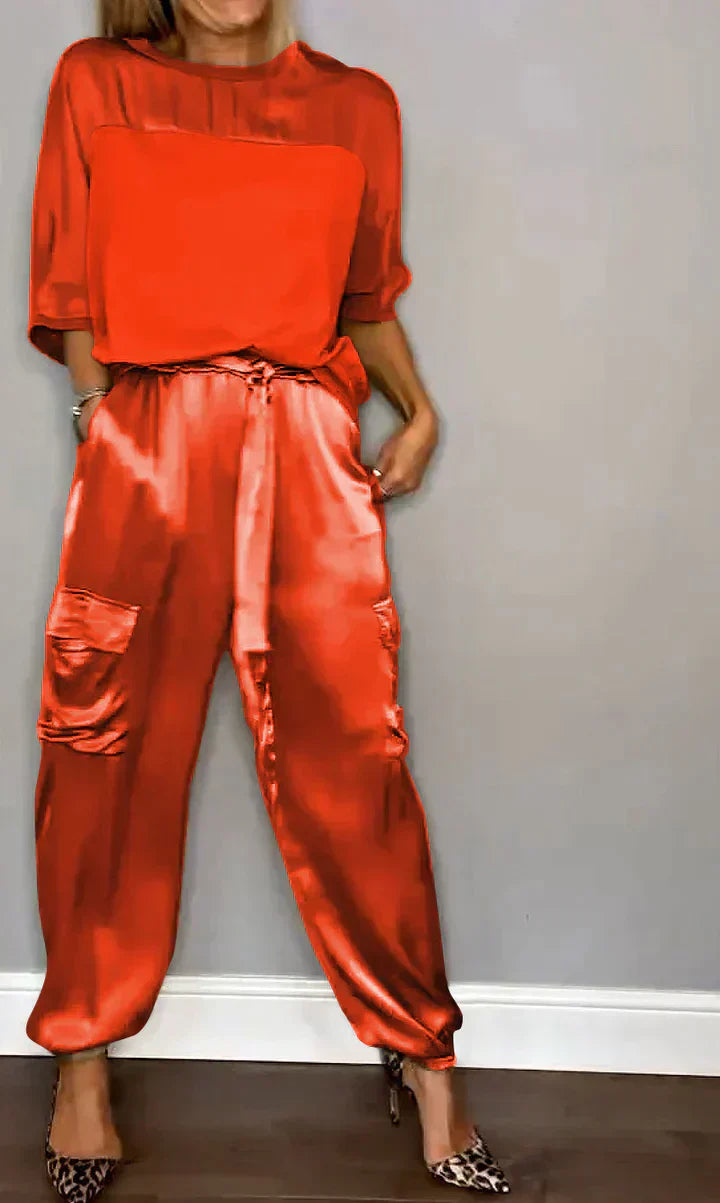 Stilren damjumpsuit med modern design, perfekt för speciella tillfällen.