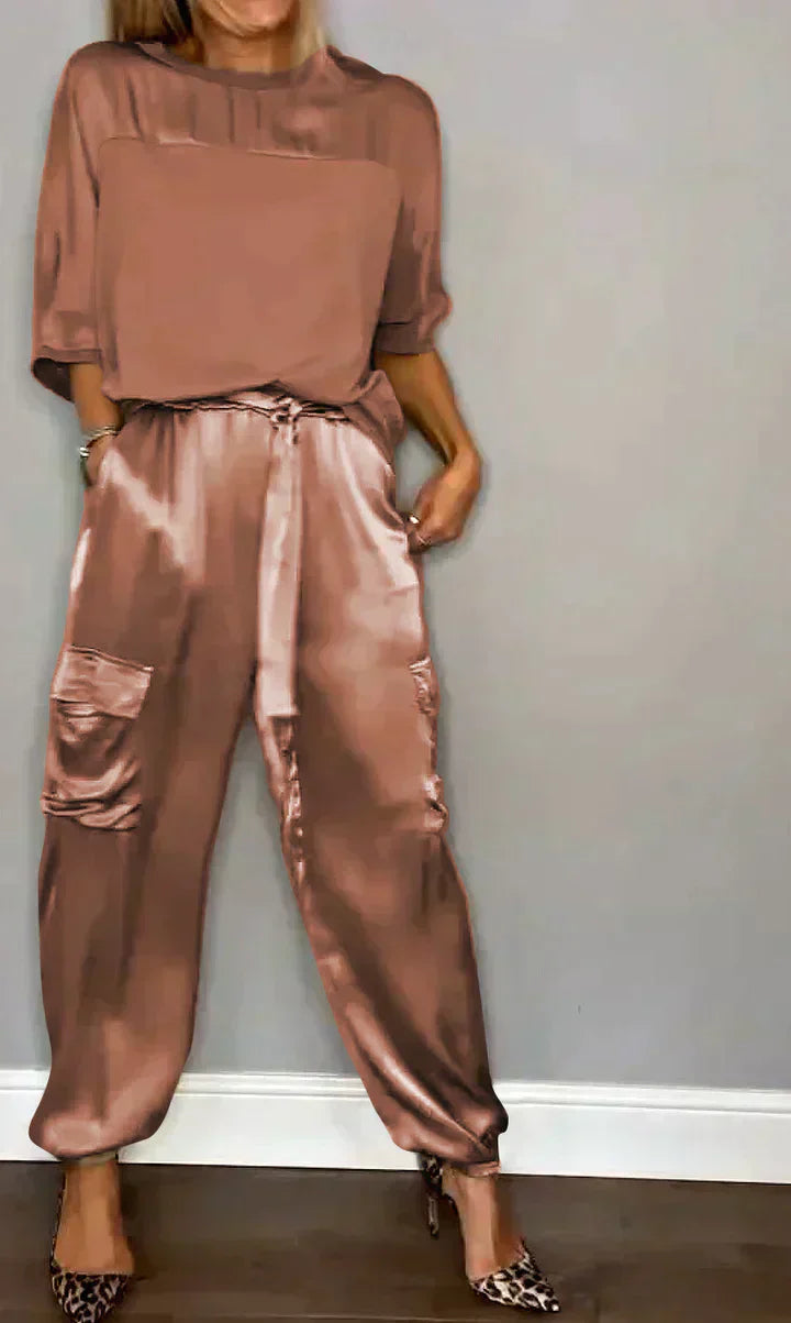 Exklusiv damjumpsuit, perfekt för högtid och en glamourös kvällsoutfit.