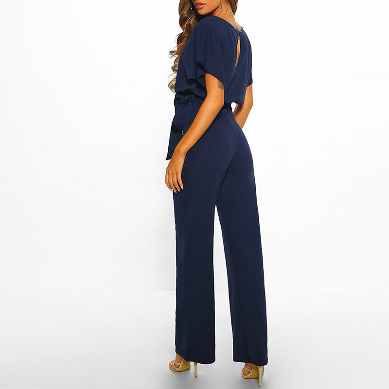 Trendig damoverall med vida ben och eleganta ärmar. Modern dammode för vår- och sommarfester.