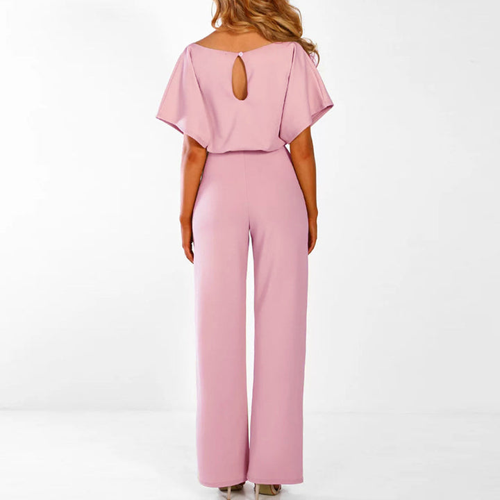 Stilren svart damjumpsuit. Med breda ben och sofistikerade ärmar, idealisk för fest och middag.