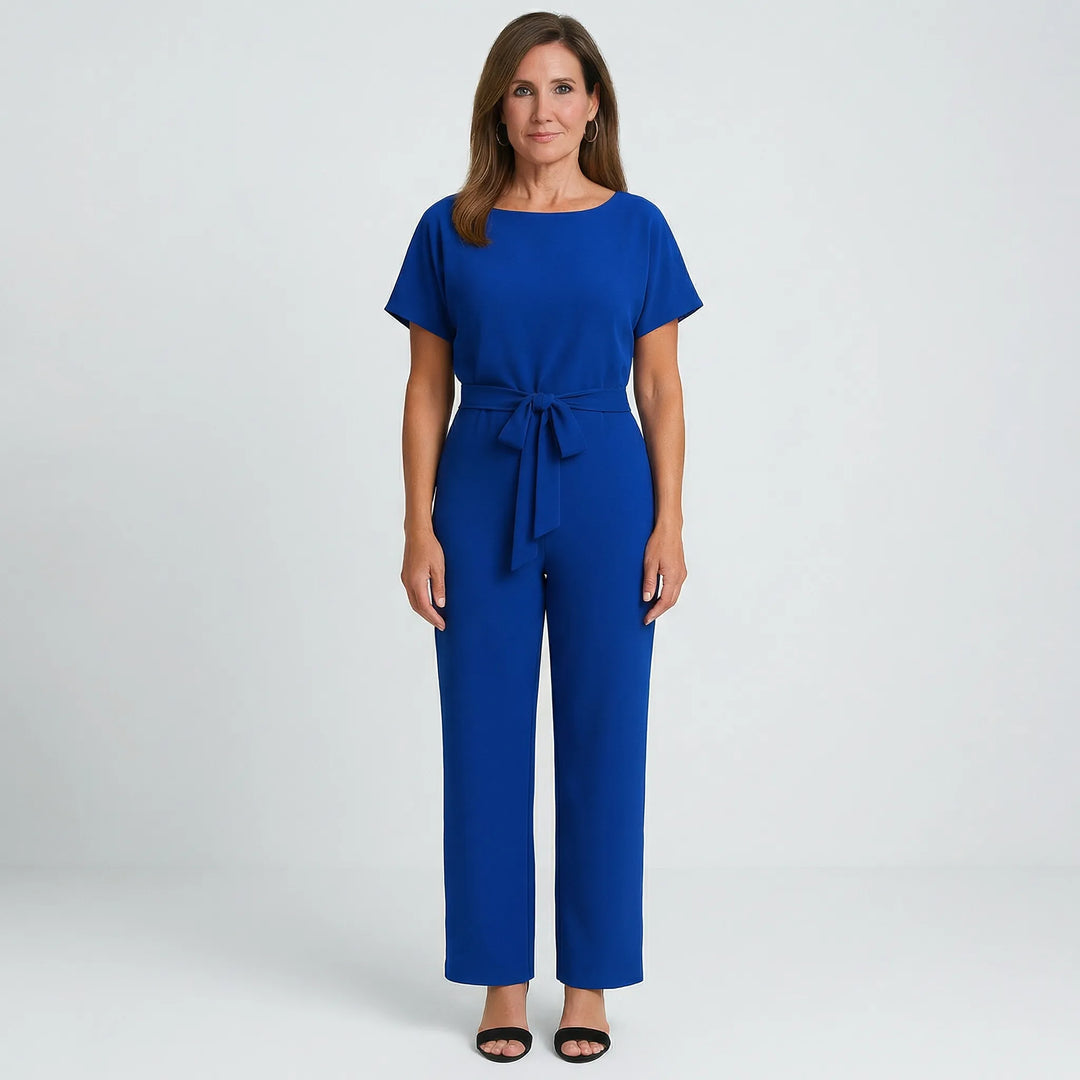 Bekväm damjumpsuit med vida ben och korta ärmar. Perfekt för sommar och avkoppling.