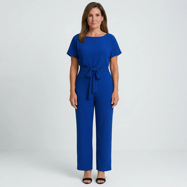 Bekväm damjumpsuit med vida ben och korta ärmar. Perfekt för sommar och avkoppling.
