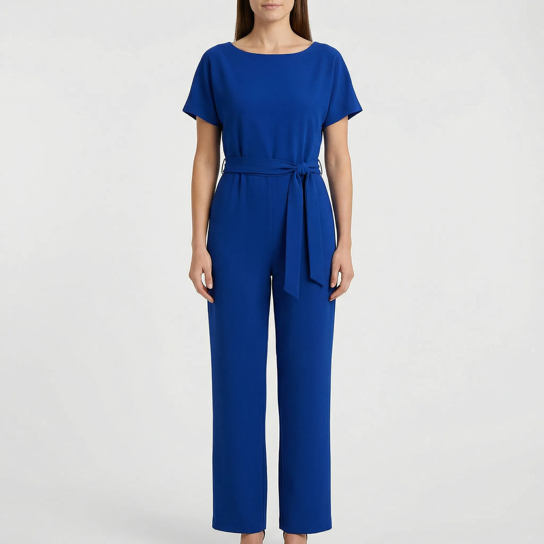 Kvällslook med elegant damjumpsuit. Vida ben ger en luftig och festlig känsla.