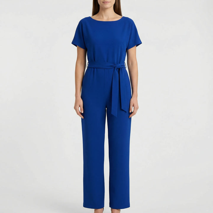 Kvällslook med elegant damjumpsuit. Vida ben ger en luftig och festlig känsla.