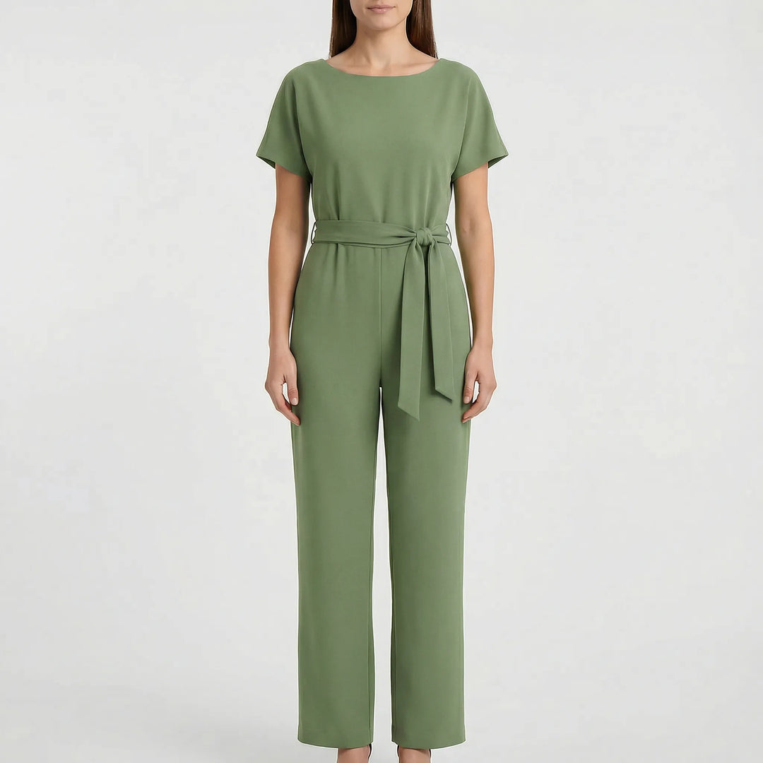 Minimalistisk jumpsuit 'Emma' med vida ben. Enkel, elegant och bekväm sommaroutfit.