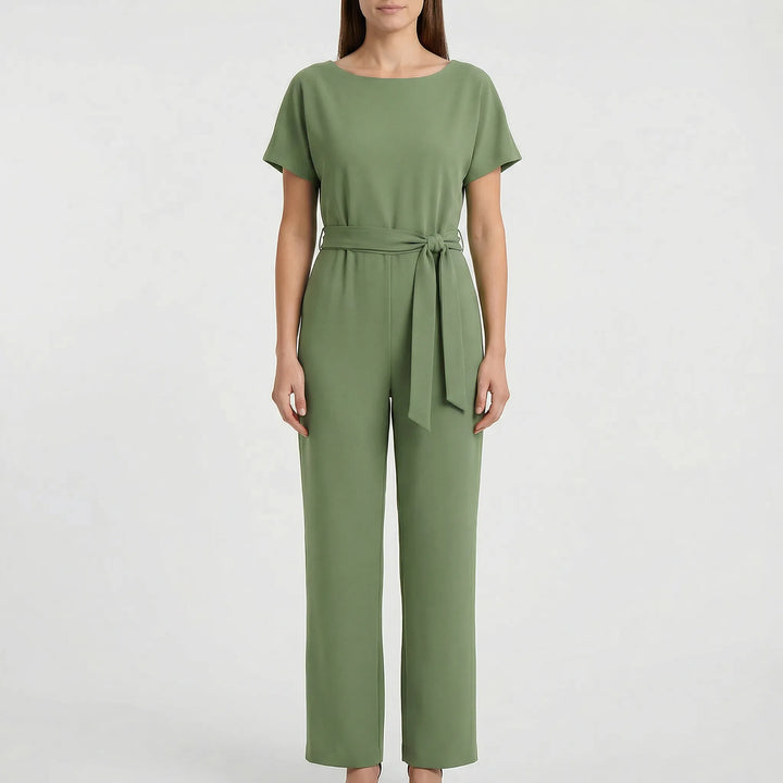 Minimalistisk jumpsuit 'Emma' med vida ben. Enkel, elegant och bekväm sommaroutfit.