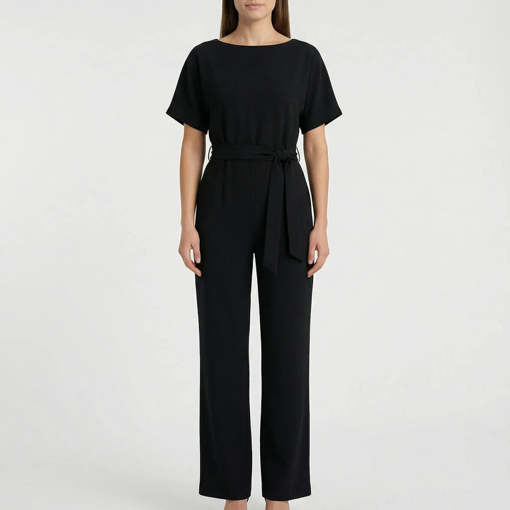 Modeinspirerad damjumpsuit med vida ben. Mångsidig för både fest och vardag.