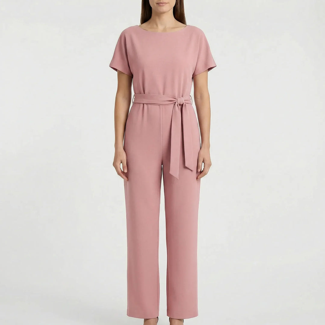 Elegant damjumpsuit med vida ben och knutbälte framhäver midjan. Bekväm stil.