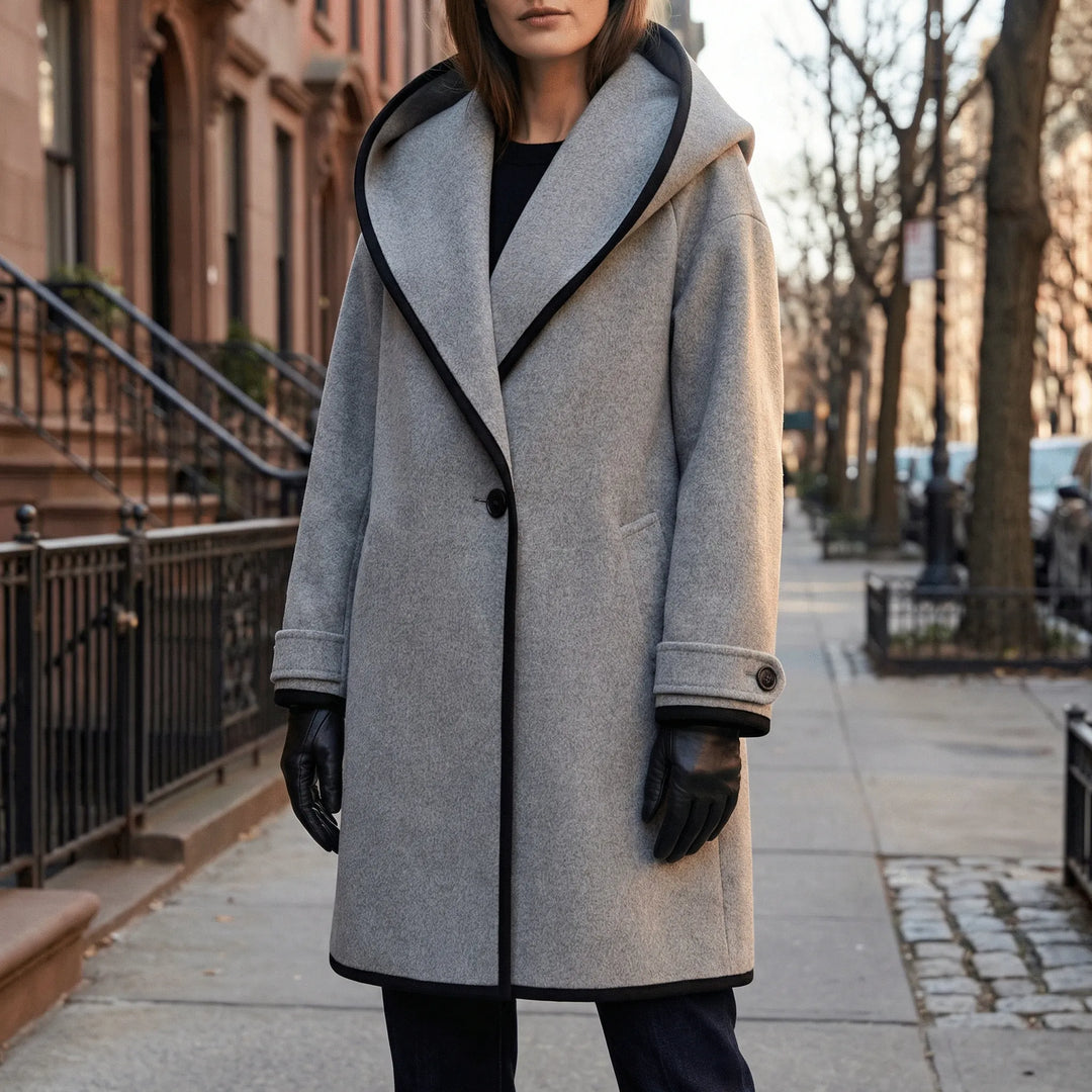 Elegant damkappa Stephanie, oversized med huva & vida slag, perfekt för höst & vinter.