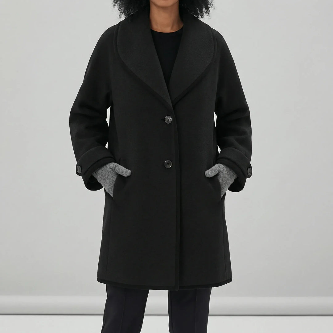 Essential höst- & vinterkappa för dam, oversized design med huva och utmärkande vida slag.