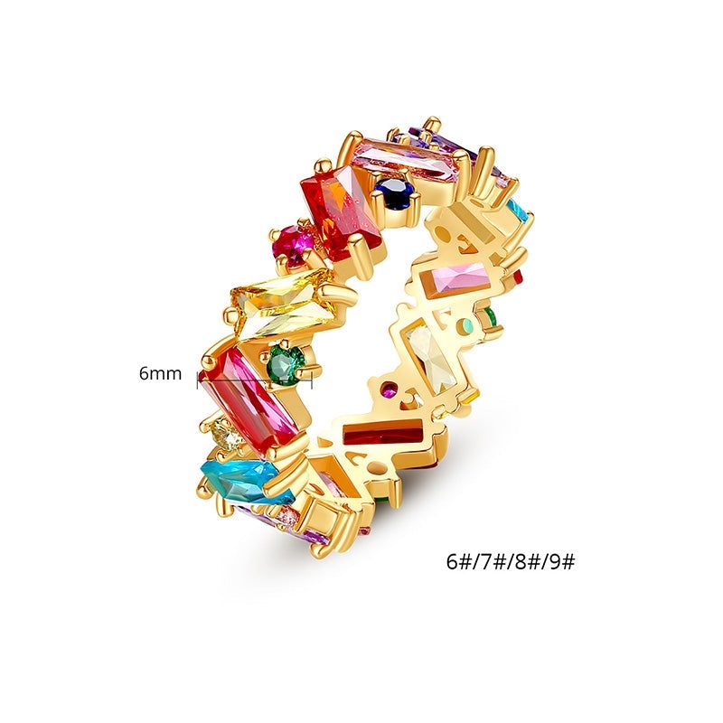 "Elegant damring i silver och guld med regnbågsskimrande zirkon, perfekt accessoar för speciella tillfällen."