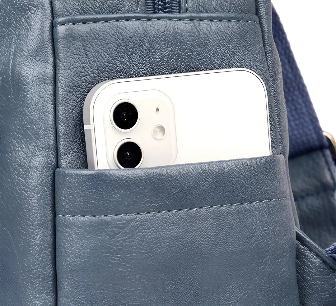 Kompakt reseryggsäck för kvinnor, med säkerhetsfunktioner som stöldskydd och RFID-blockering.