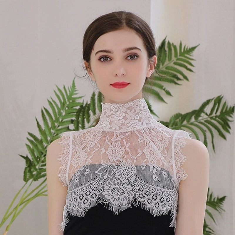 "Elegant damspets falsk krage i svart, detaljerad med spets, för en stilren och sofistikerad look som lyfter din outfit."