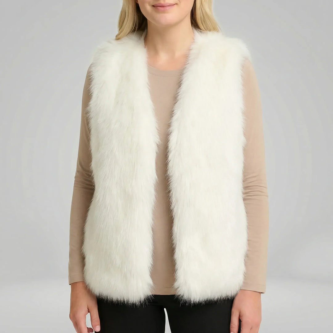 Moderiktig Tahlia damväst i elegant ärmlös fuskpäls. Bekvämt ytterplagg för stilfull vinterlook.