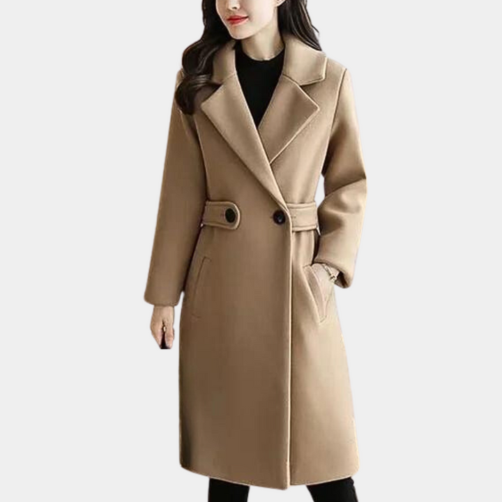 Varm elegant damjacka, en stilren kappa för höst och vinter. Modernt ytterplagg med midjebälte.