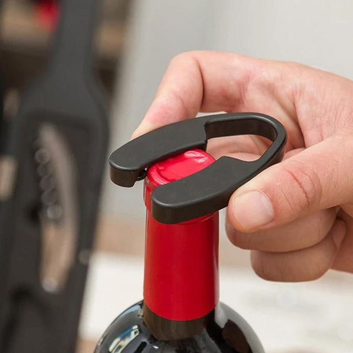 "Elegant Deluxe vintillbehörset i flaskformad förpackning med korkskruv, vinproppar, vinhällare och folieskärare."