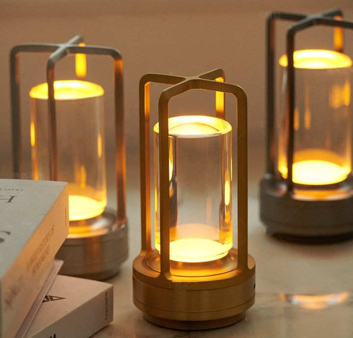 Elegant, dimbar bordslampa. Uppladdningsbar & kompakt design.