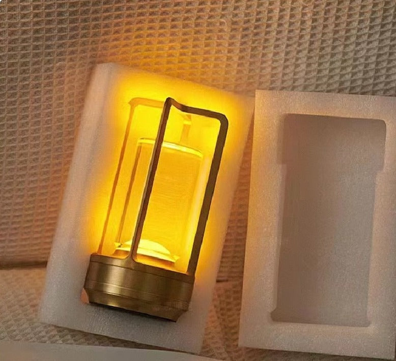 Elegant, dimbar bordslampa. Uppladdningsbar & kompakt design.