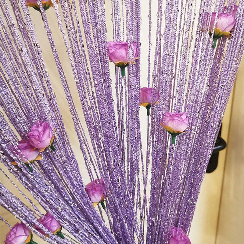 "Elegant dörrgardin i polyester med rosentråd i olika färger, moderna och genomskinliga för vardagsrum eller balkong."