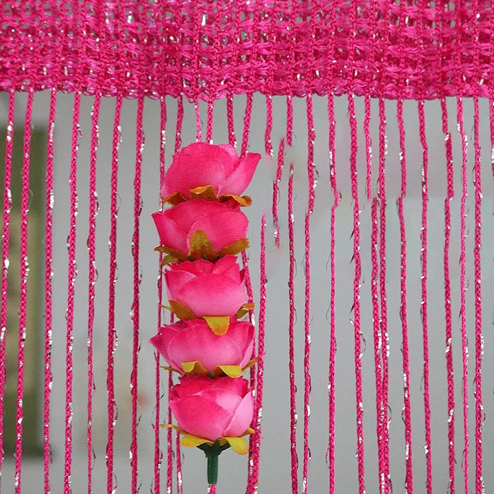 "Elegant dörrgardin i polyester med rosentråd i olika färger, moderna och genomskinliga för vardagsrum eller balkong."