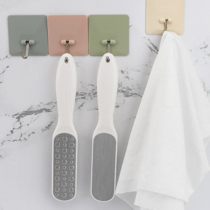 "Elegant dubbel sidig hudrasp för fotvård, ergonomiskt handtag i rostfritt stål och ABS, mjukar fötter effektivt."