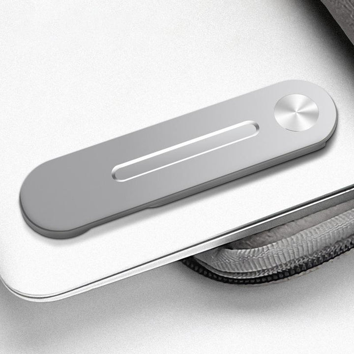 "Elegant expansionsfäste i silver för bärbar dator, aluminium, flexibel design, optimerar arbetsyta, lätt installation."