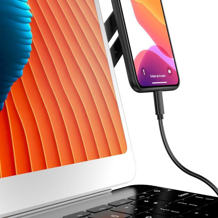 "Elegant expansionsfäste i silver för bärbar dator, aluminium, flexibel design, optimerar arbetsyta, lätt installation."