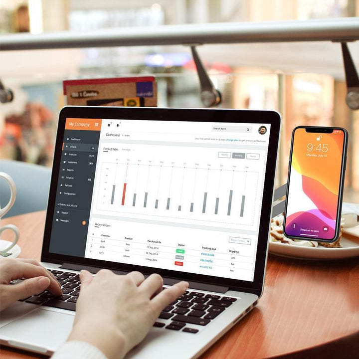 "Elegant expansionsfäste i silver för bärbar dator, aluminium, flexibel design, optimerar arbetsyta, lätt installation."