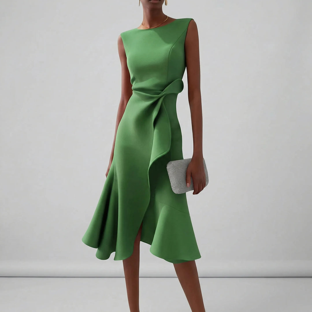 Dam elegant midiklänning Zoe, figursydd ärmlös aftonklänning med veck.