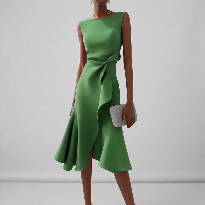 Dam elegant midiklänning Zoe, figursydd ärmlös aftonklänning med veck.