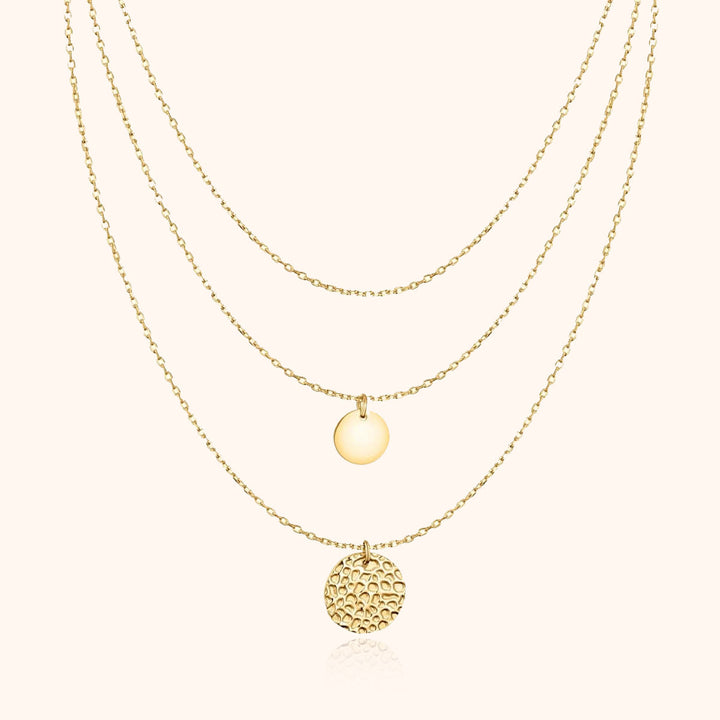 Modernt flerlagershalsband för kvinnor i äkta sterling silver, vackert på alla. Tidlöst och elegant smycke.