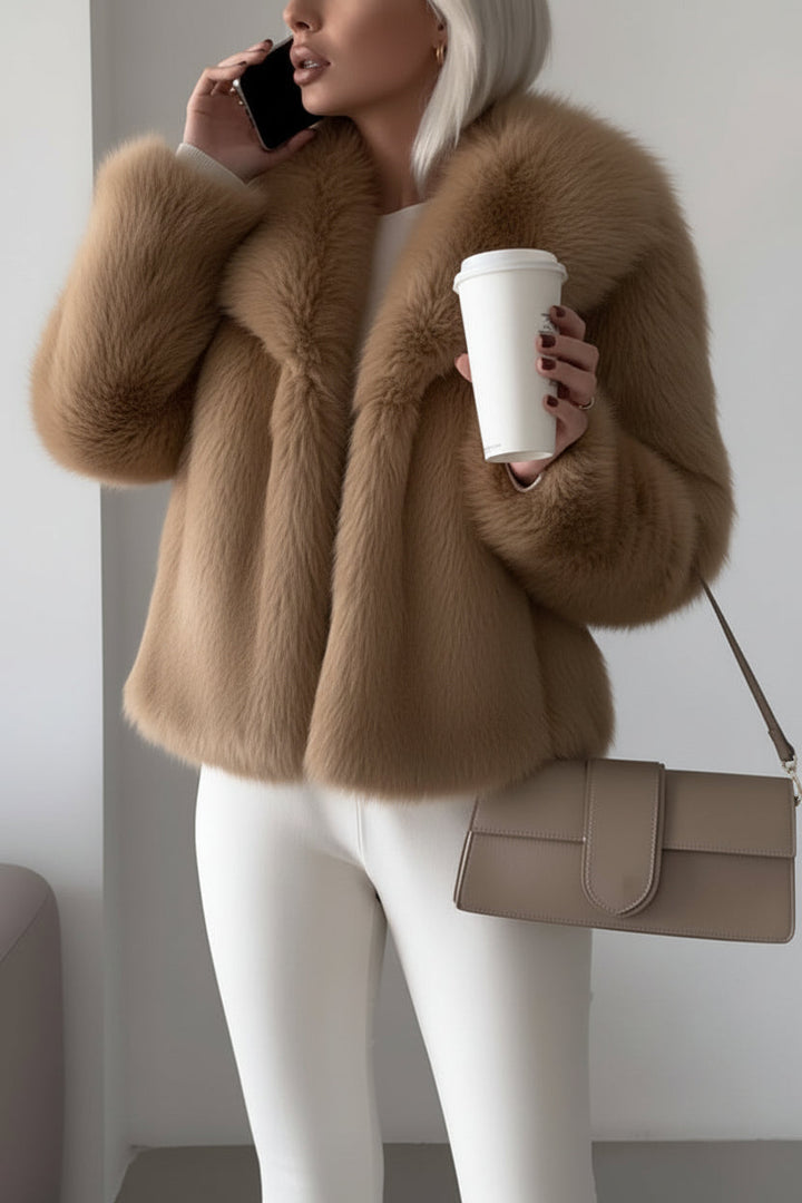 Trendig fluffig kort damkappa, mjuk och varm poppy-modell, elegant ytterplagg för höst/vinter.