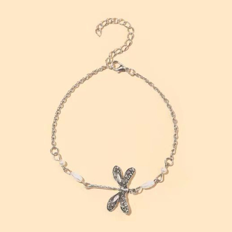 "Elegant fotkedja i sterling silver med glittrande trollslända, justerbar kedja, passar perfekt till alla damaccessoarer."