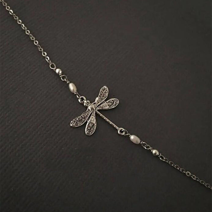 "Elegant fotkedja i sterling silver med glittrande trollslända, justerbar kedja, passar perfekt till alla damaccessoarer."