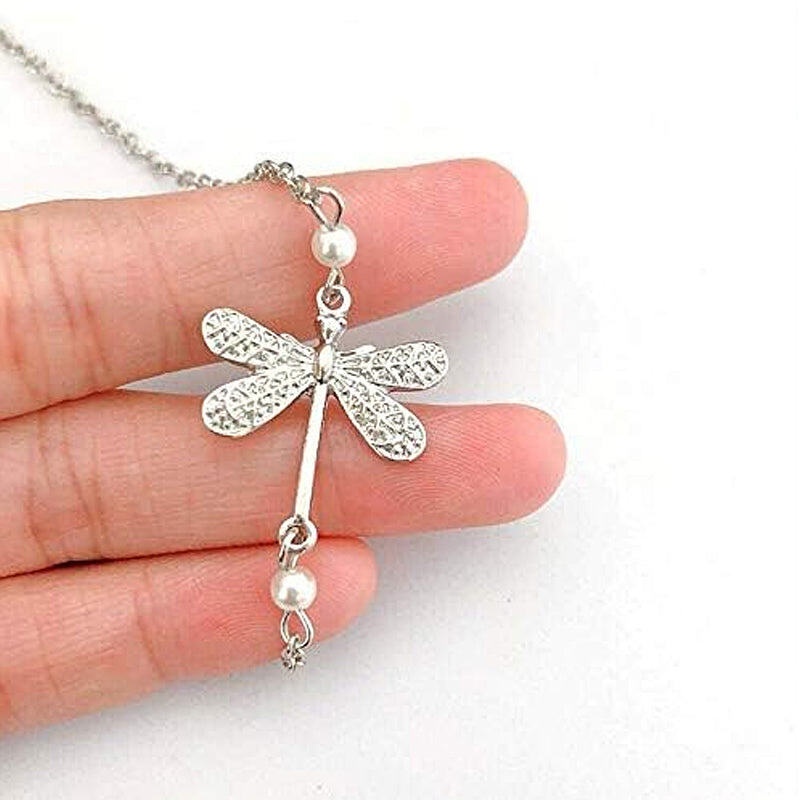 "Elegant fotkedja i sterling silver med glittrande trollslända, justerbar kedja, passar perfekt till alla damaccessoarer."