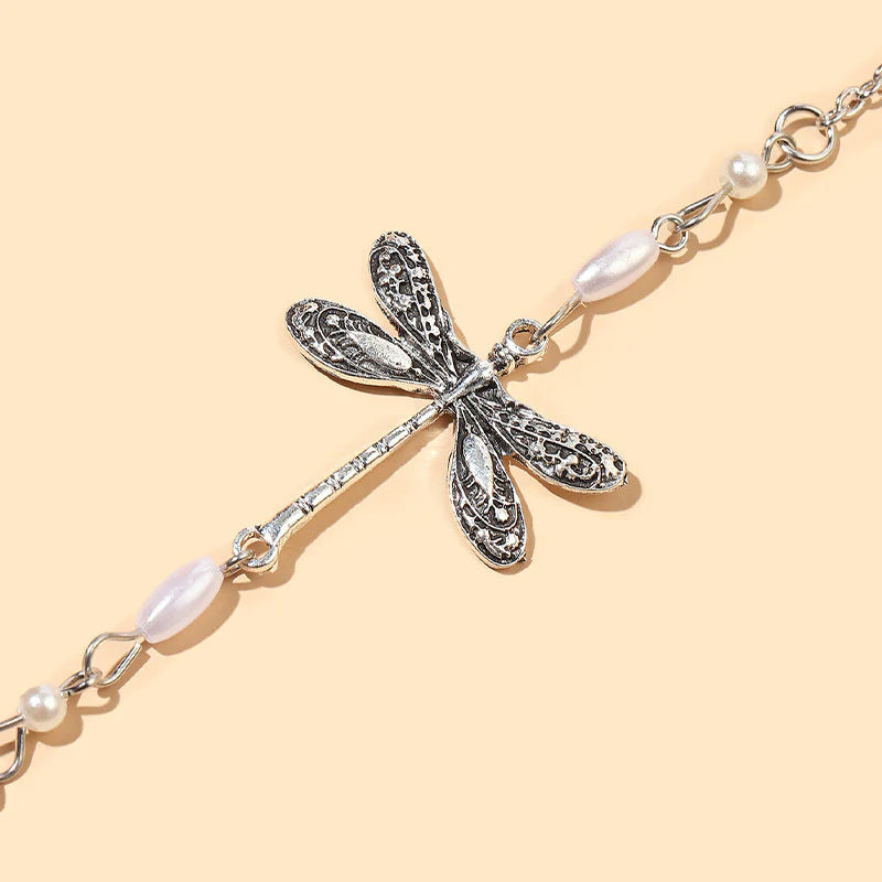 "Elegant fotkedja i sterling silver med glittrande trollslända, justerbar kedja, passar perfekt till alla damaccessoarer."