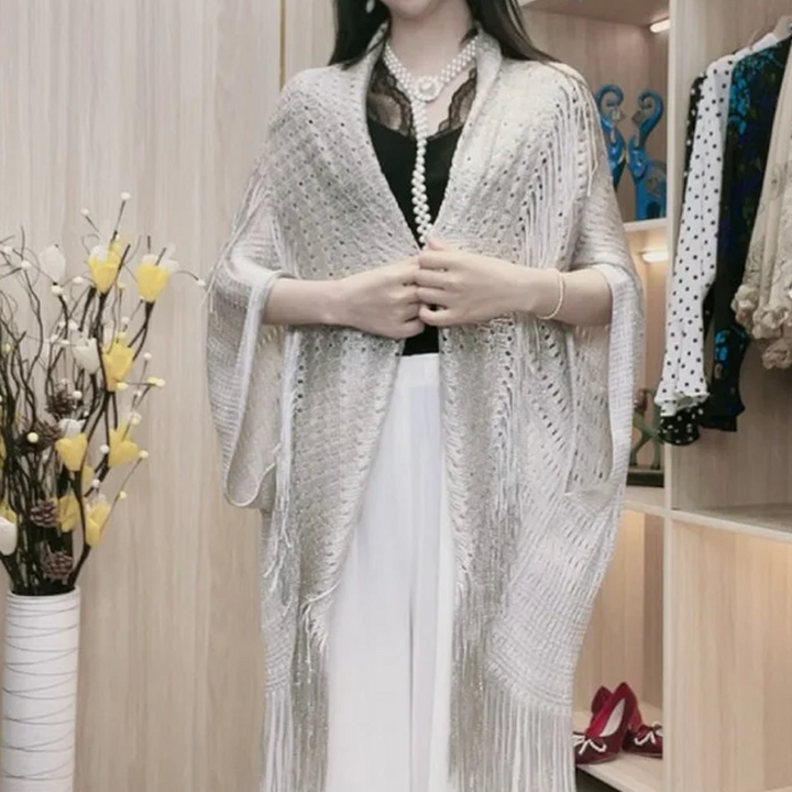 "Elegant franssjal för dam, guld med solskydd. Polyester för komfort och stil. Perfekt accessoar för alla tillfällen."