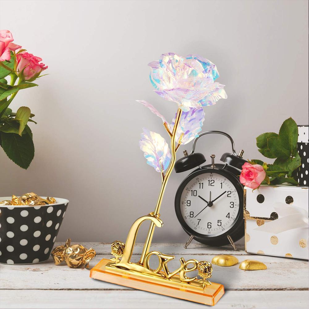 "Elegant Galaxy Rose med 24 k guldplätering, glittrande blad och holografiskt sken, perfekt för lyxig hemdekor."