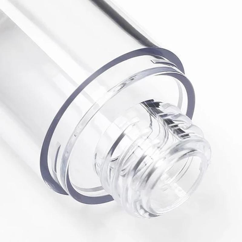 "Elegant genomskinlig pumpflaska för resor, hållbar plast, luftlös design, idealisk för skönhetsprodukter och essenser."