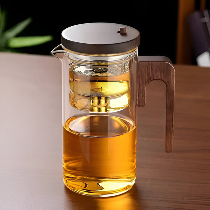 Stilren glastekanna med integrerad tesil för löste. Elegant design, ett måste för varje teälskare.