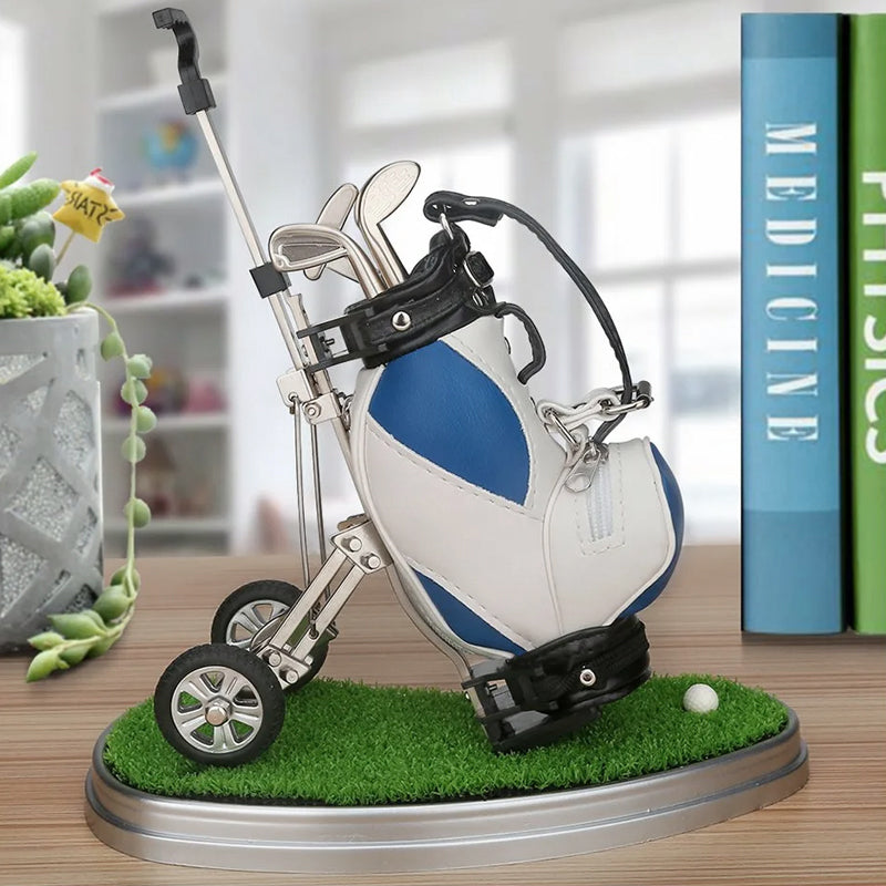 "Elegant golf pennhållare i form av golfväska, i PU och aluminium, flera färger för herr/dam, perfekt för kontor och hem."