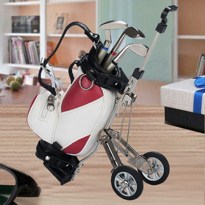 "Elegant golf pennhållare i form av golfväska, i PU och aluminium, flera färger för herr/dam, perfekt för kontor och hem."