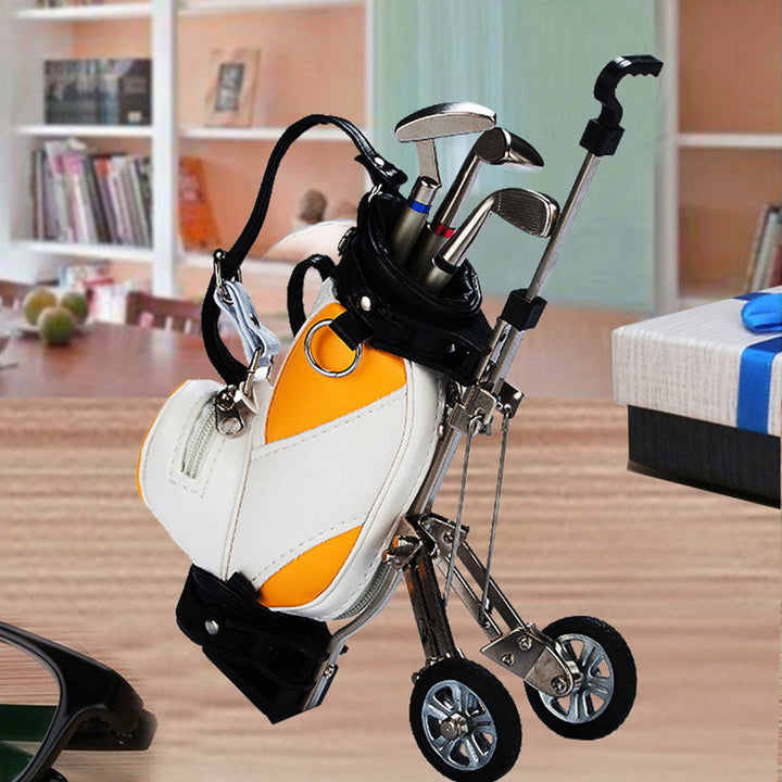 "Elegant golf pennhållare i form av golfväska, i PU och aluminium, flera färger för herr/dam, perfekt för kontor och hem."