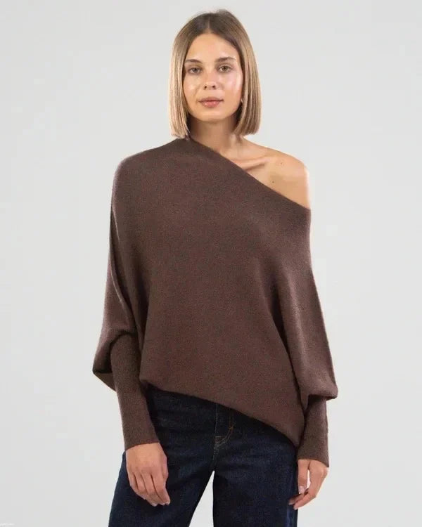 Grön asymmetrisk draperad damtröja, en bekväm och unik överdel för kvinnor som gillar stilrent mode.