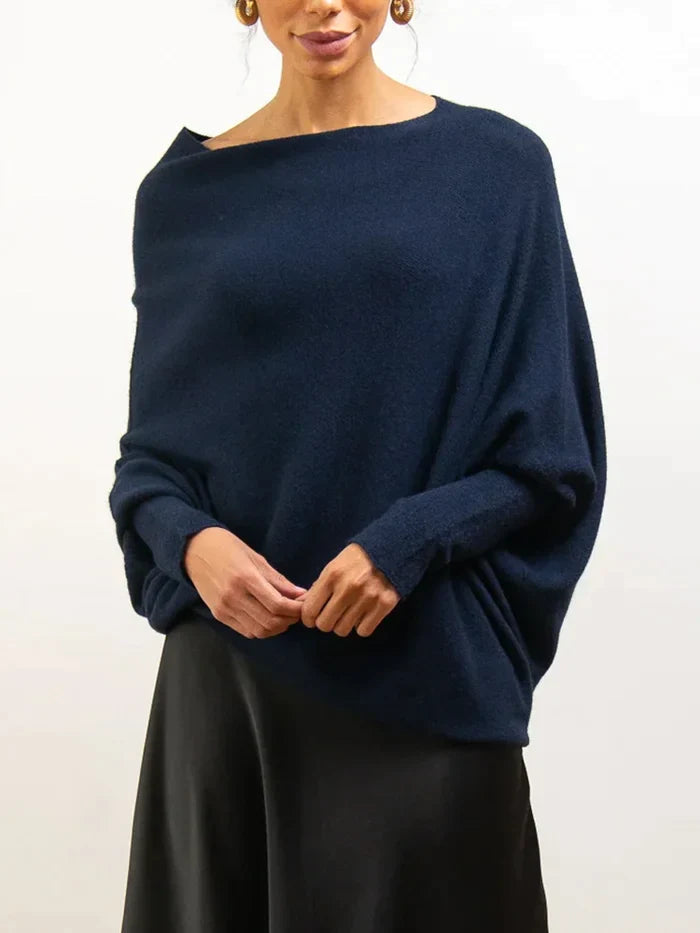 Kvinnlig topp: Beige asymmetrisk draperad damtröja, bekväm och modern för kvinnors mode.