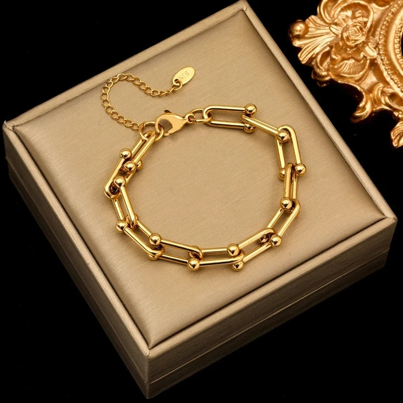 Guldfärgat länkset med halsband och armband, snygga damsmycken som utstrålar tidlöshet.